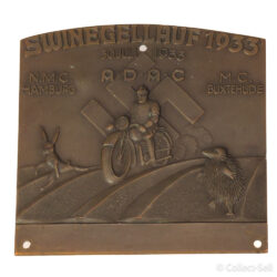 1933 Swinegellauf motorcycle rally plaque featuring a motorcyclist in motion, swastika background, and hare and hedgehog relief, issued by ADAC and motorcycle clubs from Hamburg and Buxtehude