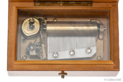 Internal Thorens mechanism visible under glass lid