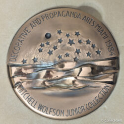 Reverse of bronze medal by Jorio Vivarelli featuring abstract relief design and stars